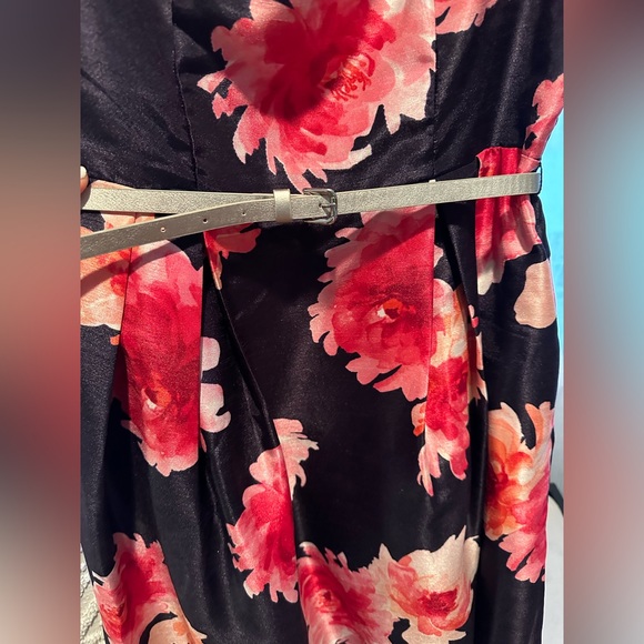 Fun cocktail, spring, Easter, or date dress! Wore it to chaperone prom! - Picture 2 of 7